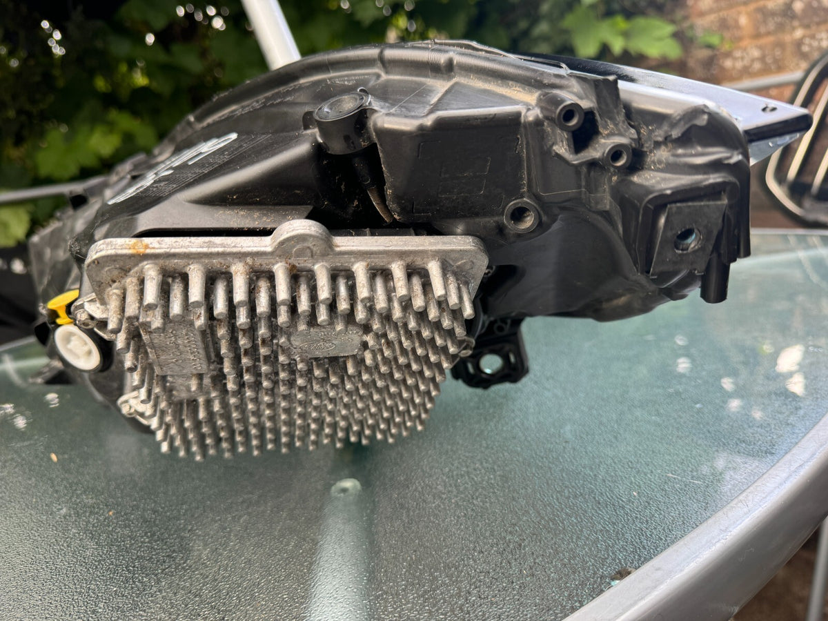 2022 Genuine Jaguar F-Pace/XF X260 LED Headlight Right Hand MK8313W029AC DAMAGED