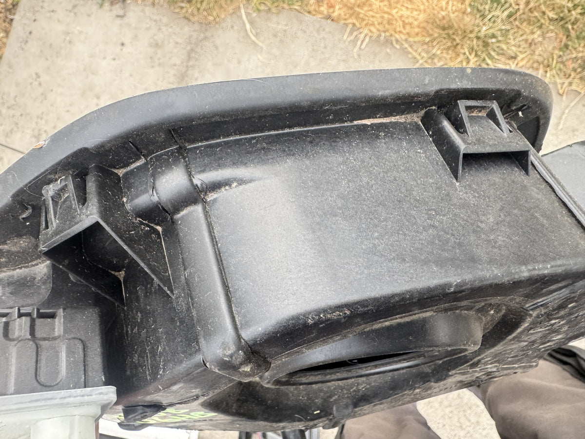 GENUINE PEUGEOT 208 MK2 P21 2019-2026 FUEL FILLER FLAP DOOR 9823289380