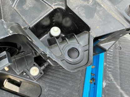Volvo S90 Headlight LED RIGHT 31655143 CRACKED CASE BROKEN LUGS