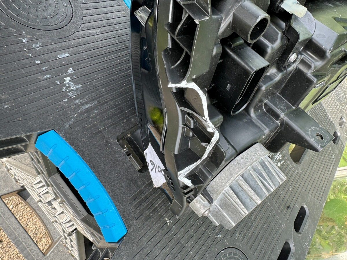 Volvo S90 Headlight LED RIGHT 31655143 CRACKED CASE BROKEN LUGS