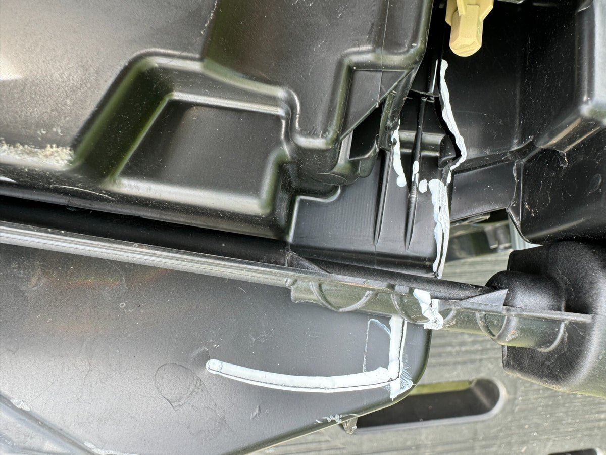 Volvo S90 Headlight LED RIGHT 31655143 CRACKED CASE BROKEN LUGS