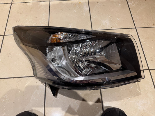 Renault Trafic III 2021 Headlight Right RHD 260105172R DAMAGED