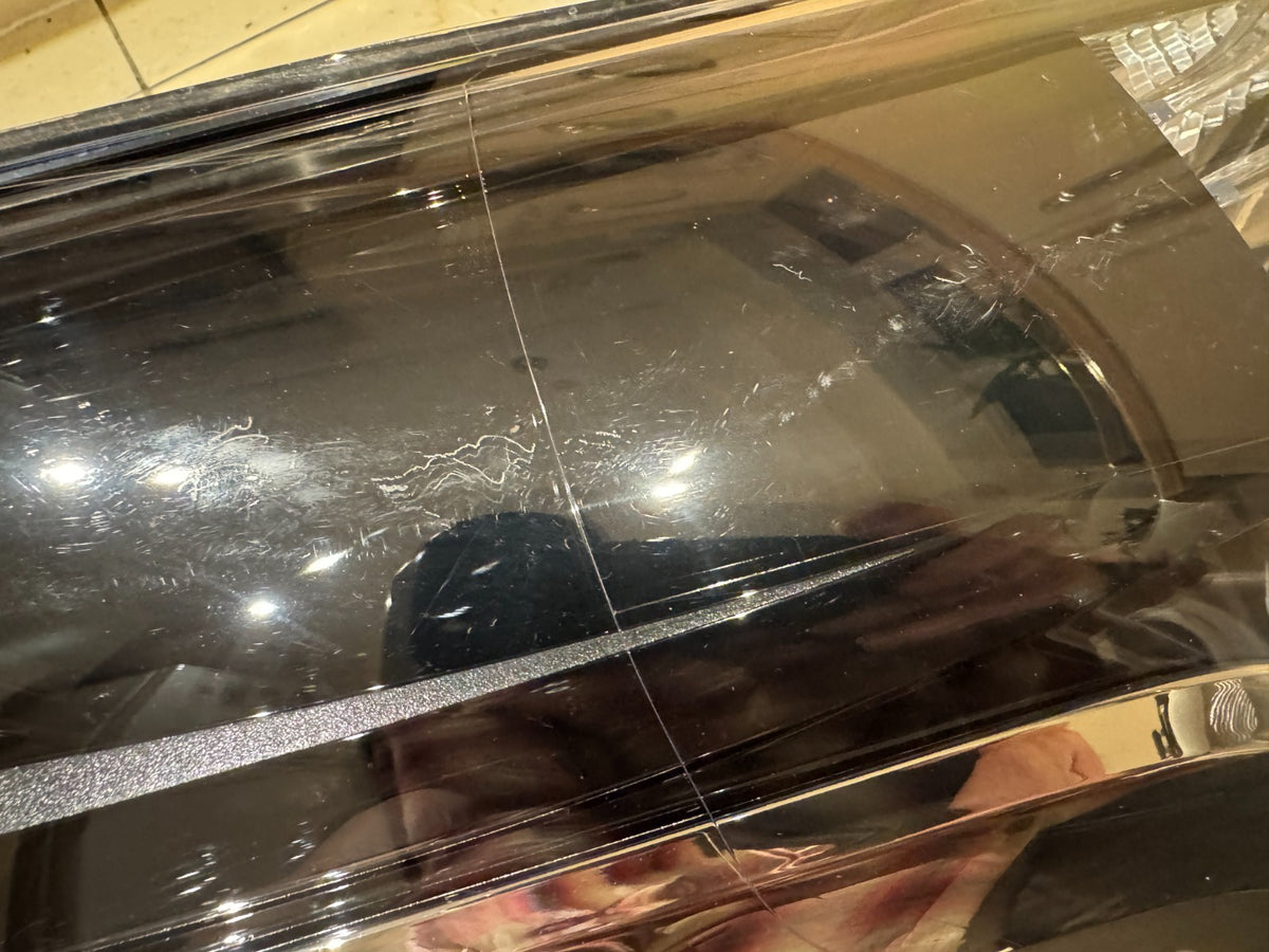 Renault Trafic III 2021 Headlight Right RHD 260105172R DAMAGED