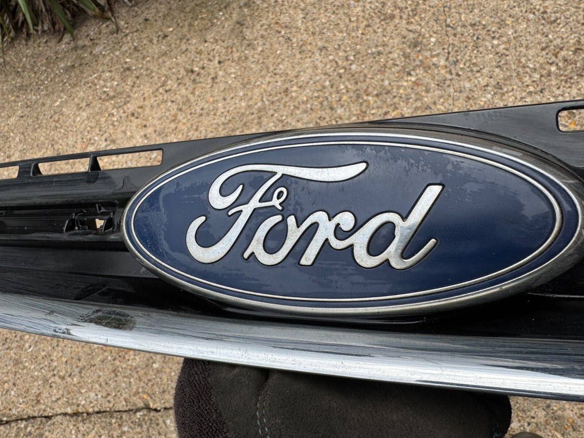 Ford Kuga Mk2 Centre Front Bumper Grille Centre 2012 13 14 15 16 17 18 19