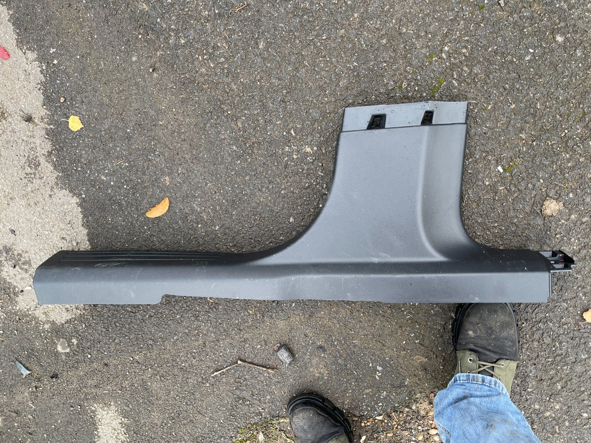 PEUGEOT 2008 II 1.2 PureTech 130HP RIGHT SIDE INTERIOR SILL PILLAR TRIM COVER