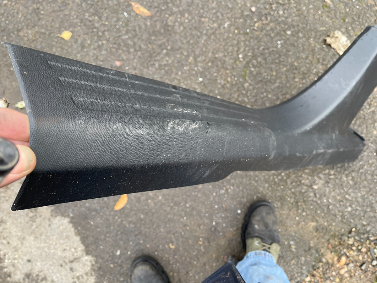 PEUGEOT 2008 II 1.2 PureTech 130HP RIGHT SIDE INTERIOR SILL PILLAR TRIM COVER