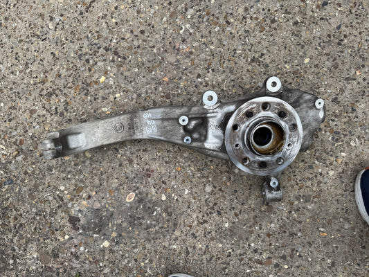 2022 Knuckle Hub Carrier Depan Kiri dengan Bearing Roda BMW X5 M F95 G05 6876655