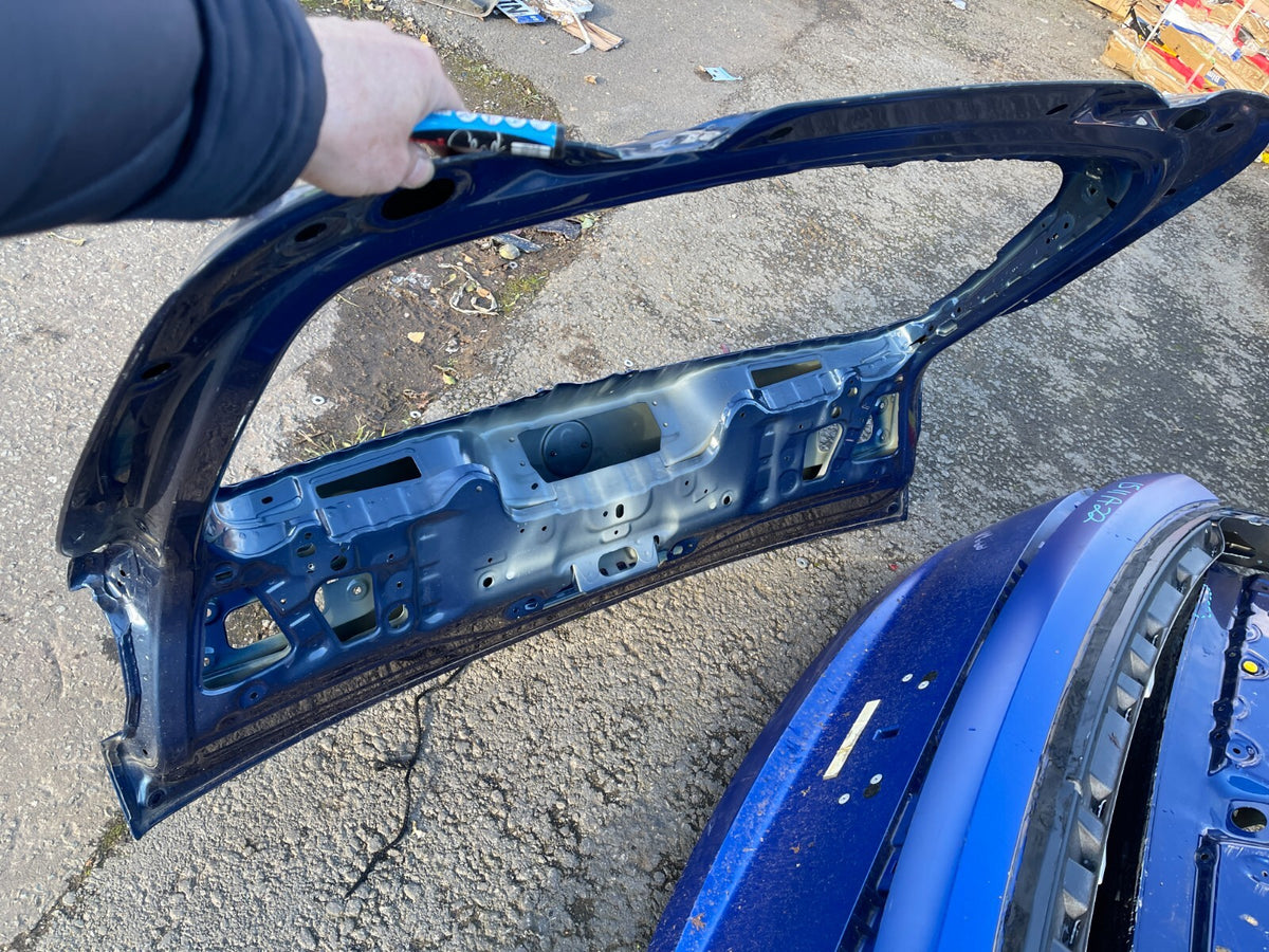 BMW X5 Xdrive 45e Pintu Boot Belakang Kosong CALAR DAN KEMEK