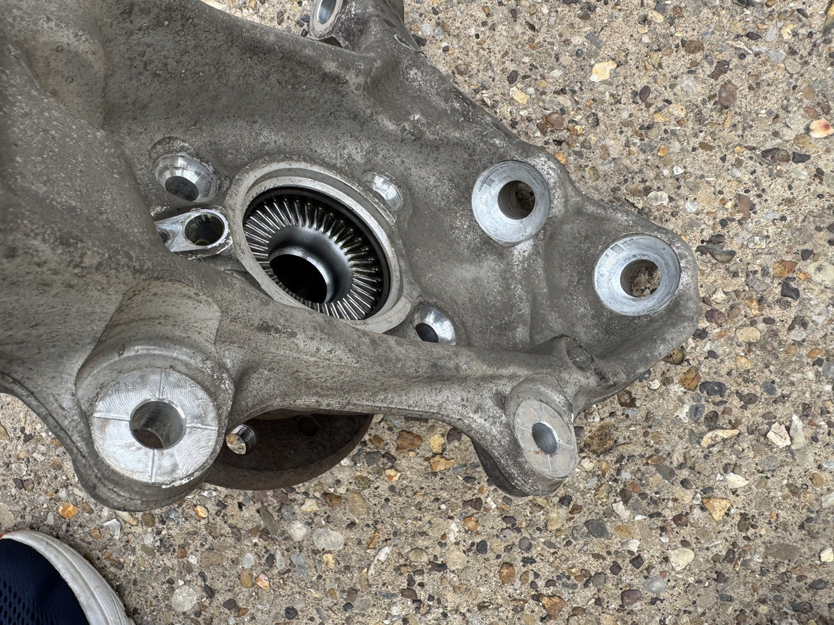2022 BMW X5 M F95 G05 Front Left Hub Carrier Knuckle with Wheel Bearing 6876655