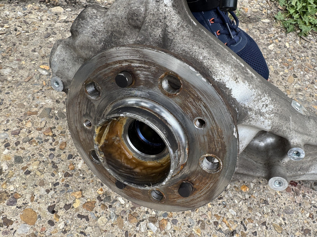 2022 BMW X5 M F95 G05 Front Left Hub Carrier Knuckle with Wheel Bearing 6876655