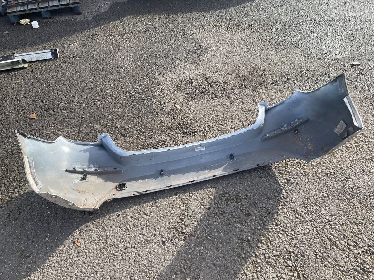 Genuine BMW 1 series F40 Bumper Belakang Standar warna Putih 2020