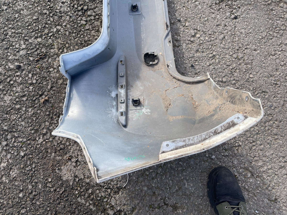 Genuine BMW 1 series F40 Bumper Belakang Standar warna Putih 2020