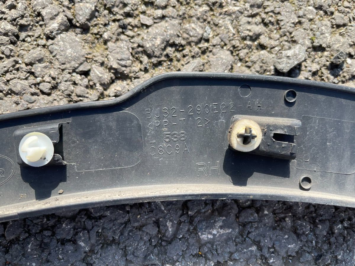 Penutup Arka Roda Kanan Belakang Range Rover Evoque L538 2018 BJ32-290E22-AH