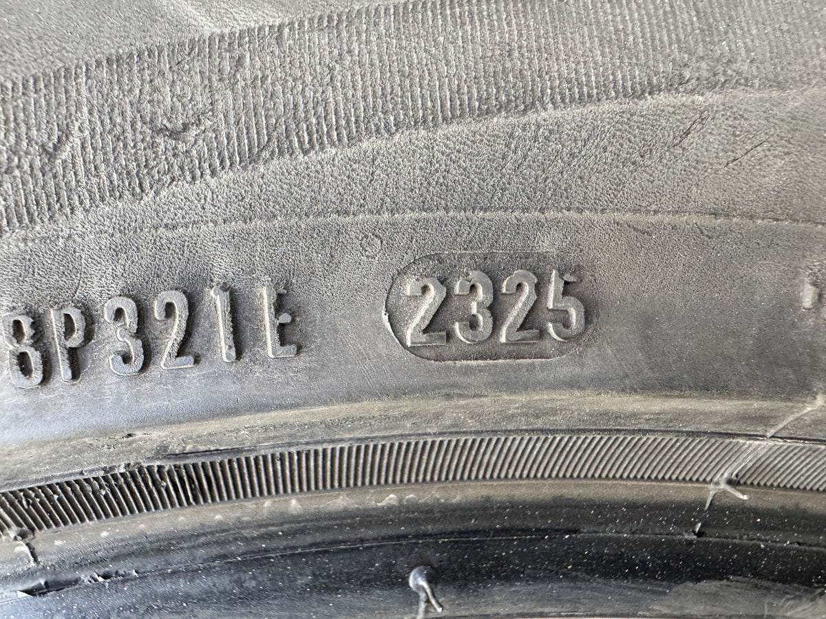 285 40 22 PIRELLI SCORPION ZERO ALL SEASON LR PNCS 110Y 5.75mm SIDEWALL MARK X1