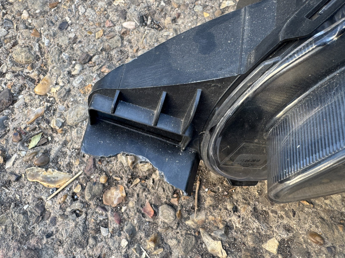 GENUINE PEUGEOT 2008 2013-2019 LEFT HEADLIGHT 9825313780 SPARES REPAIR