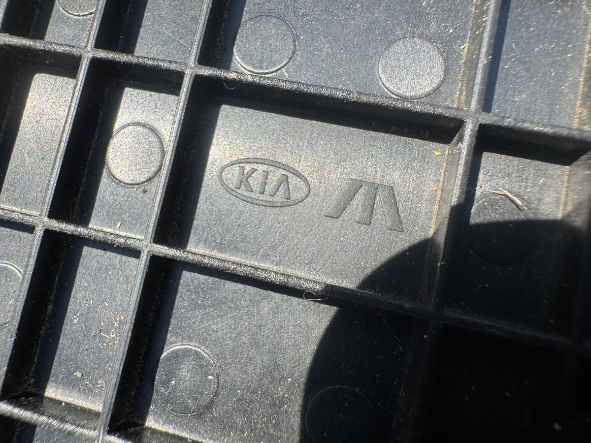 GENUINE KIA SPORTAGE QL FUEL FILLER FLAP HOUSING 81595-F1500 2016-2022
