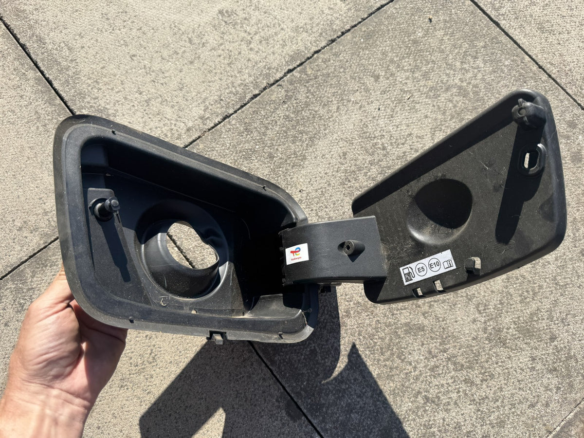 GENUINE VAUXHALL OPEL GRANDLAND X FUEL FILLER FLAP HOUSING COVER 9847684780