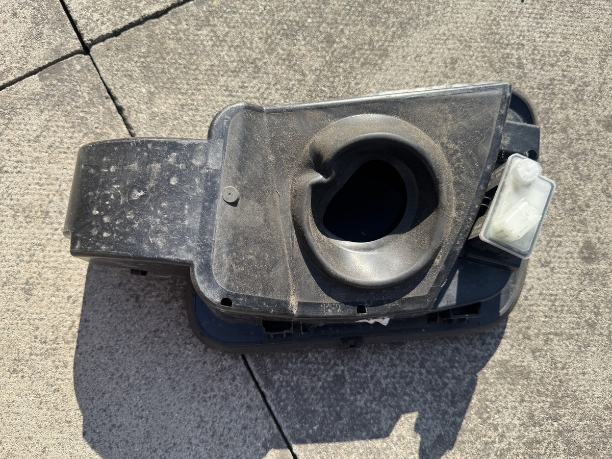 GENUINE VAUXHALL OPEL GRANDLAND X FUEL FILLER FLAP HOUSING COVER 9847684780