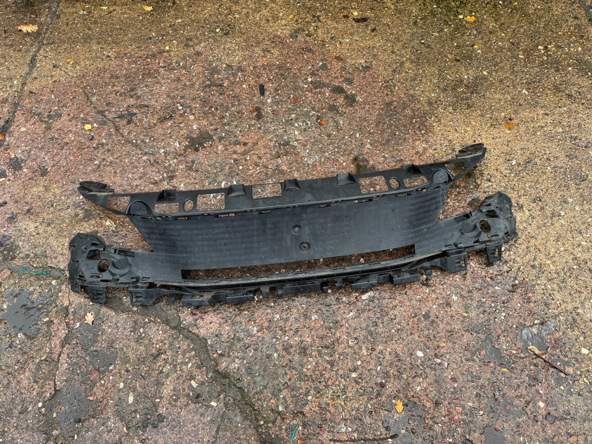 2022 grille radiator sub frame backing Peugeot 3008 ii facelift zos-99936292