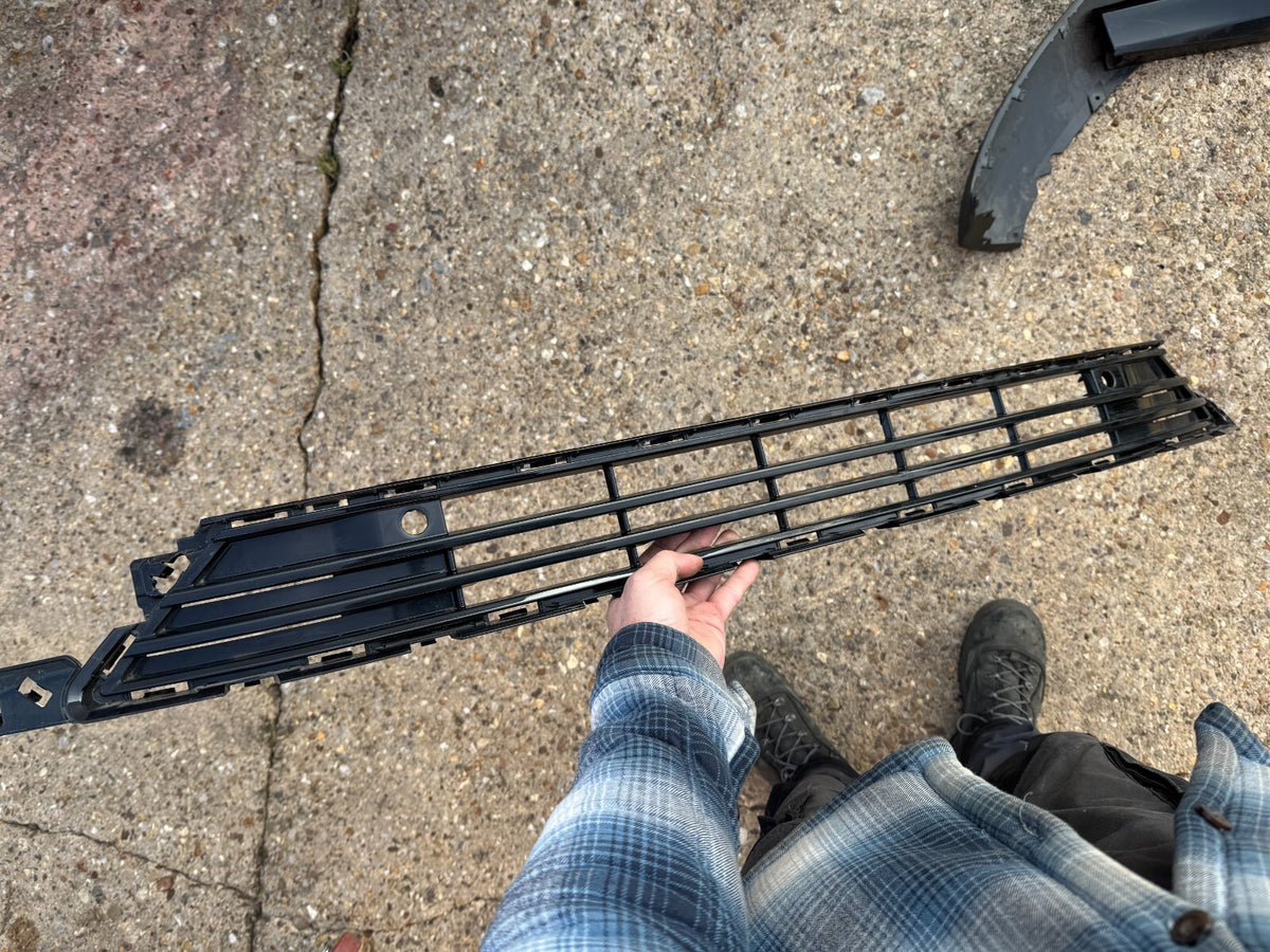 Polestar 2 Front Bumper Lower Grill 2021 - ON Genuine 31663679 slight damage