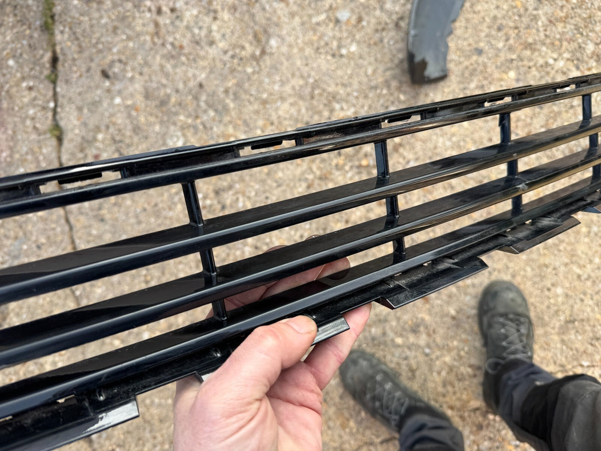 Polestar 2 Front Bumper Lower Grill 2021 - ON Genuine 31663679 slight damage