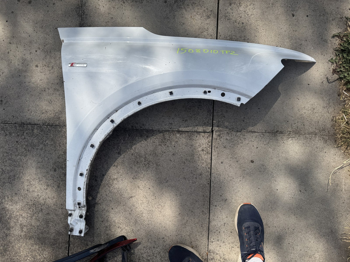 GENUINE AUDI Q3 8U S-LINE FRONT WING RIGHT WHITE 8U0821106 2011-2018 SPARES