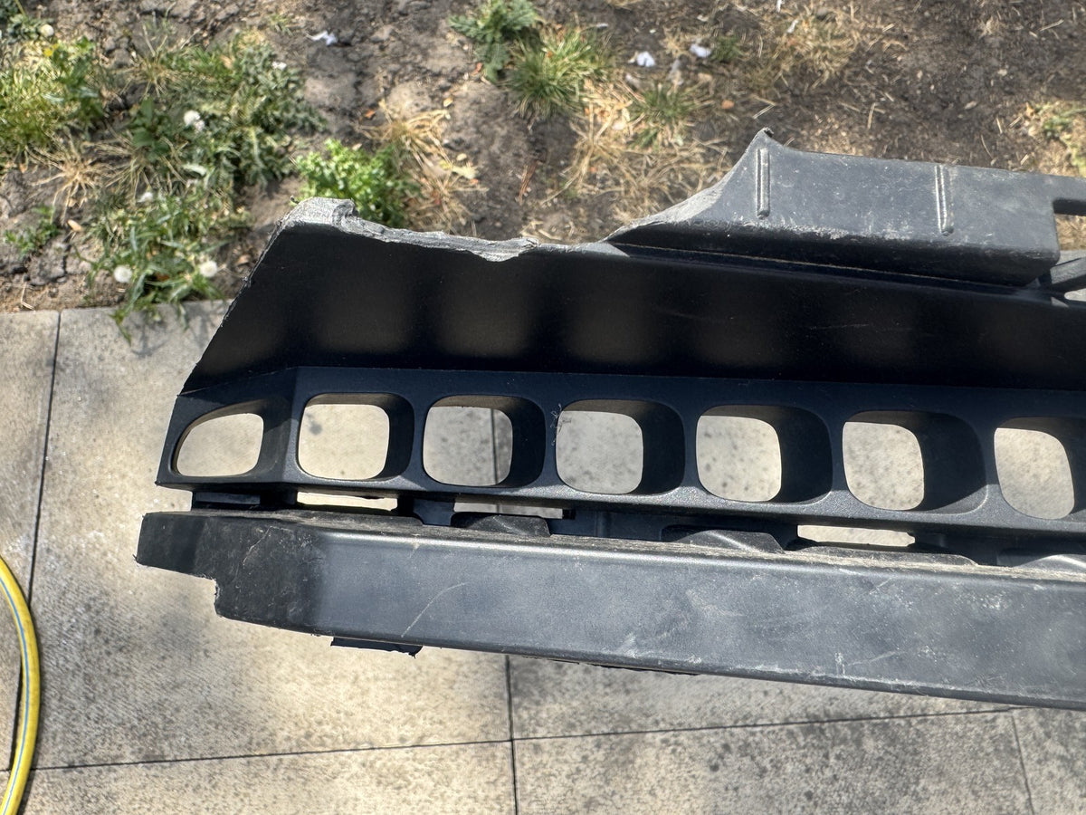 GENUINE LAND ROVER DEFENDER L663 90 110 130 FRONT CENTRE GRILLE 50148034 SPARES