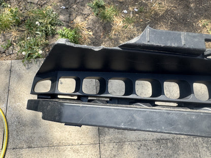 GENUINE LAND ROVER DEFENDER L663 90 110 130 FRONT CENTRE GRILLE 50148034 SPARES