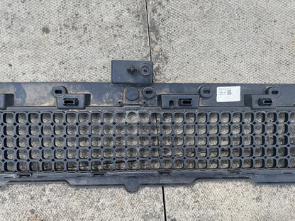 GENUINE LAND ROVER DEFENDER L663 90 110 130 FRONT CENTRE GRILLE 50148034 SPARES