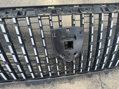 GENUINE PEUGEOT 2008 FACELIFT FRONT GRILLE 2023-ON 9852657680 ALL CLIPS GOOD