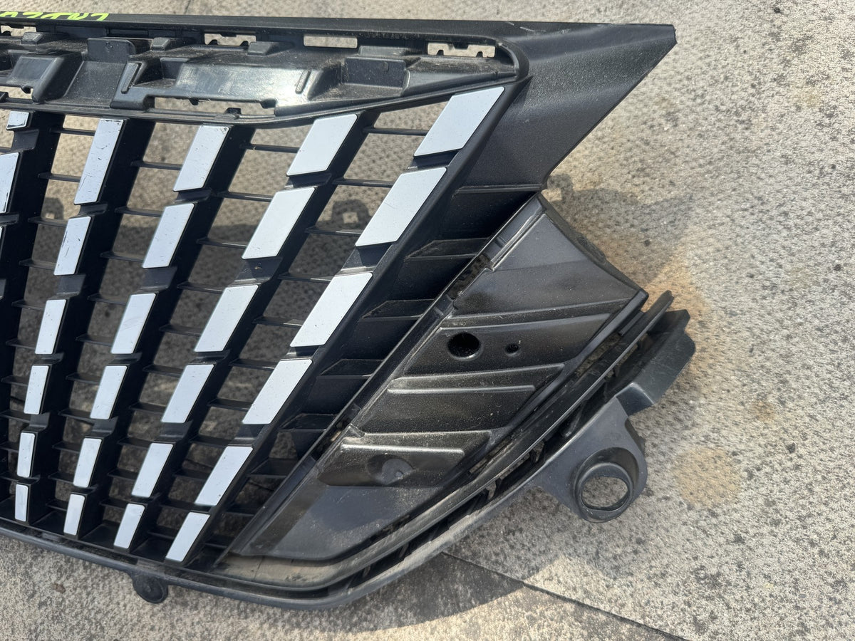 GENUINE PEUGEOT 2008 FACELIFT FRONT GRILLE 2023-ON 9852657680 ALL CLIPS GOOD