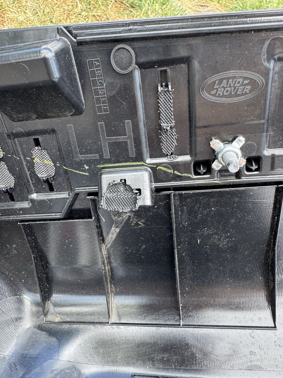 N8B2-45531-A List bodi samping LH Land Rover