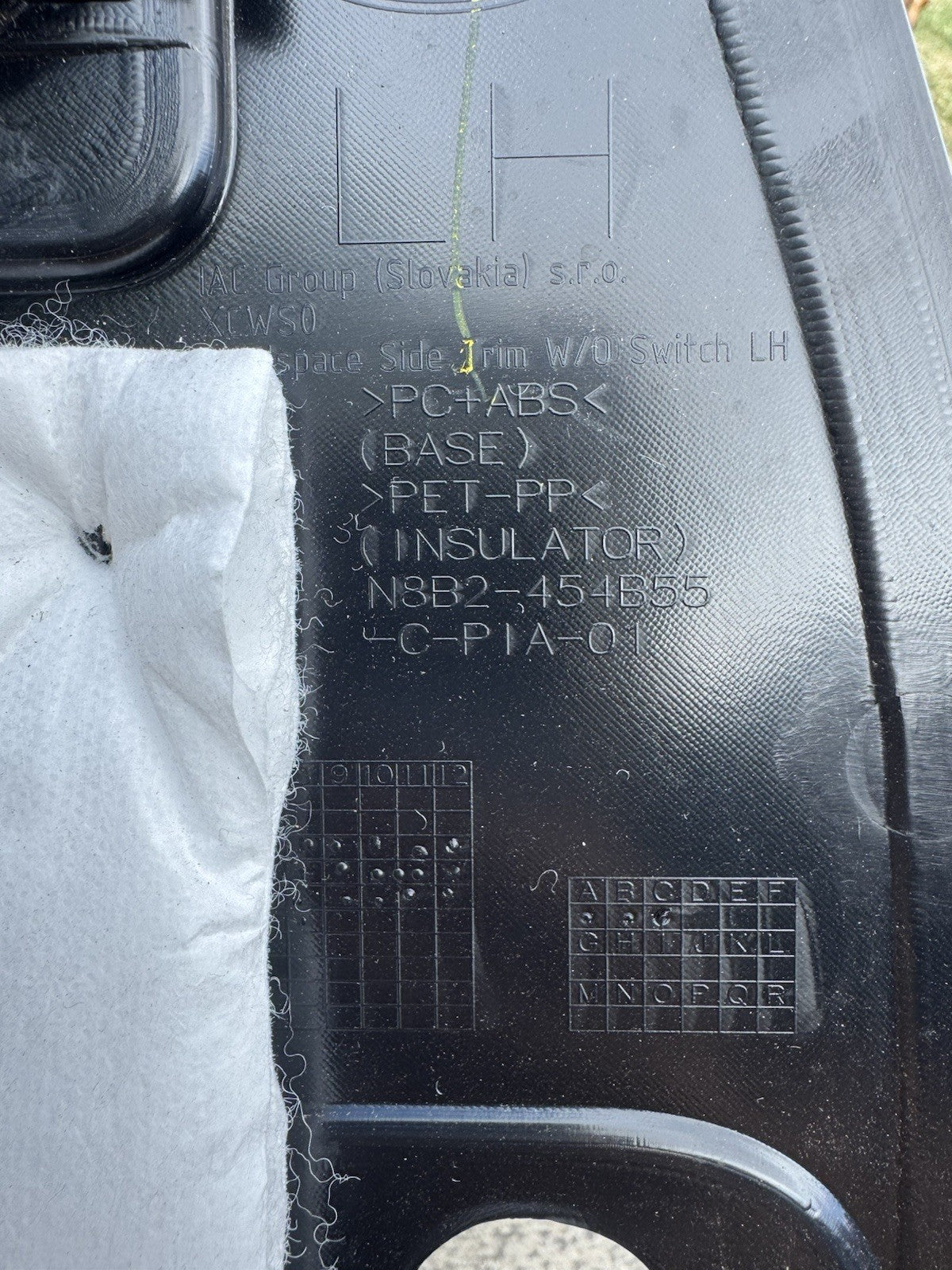 N8B2-45531-A List bodi samping LH Land Rover