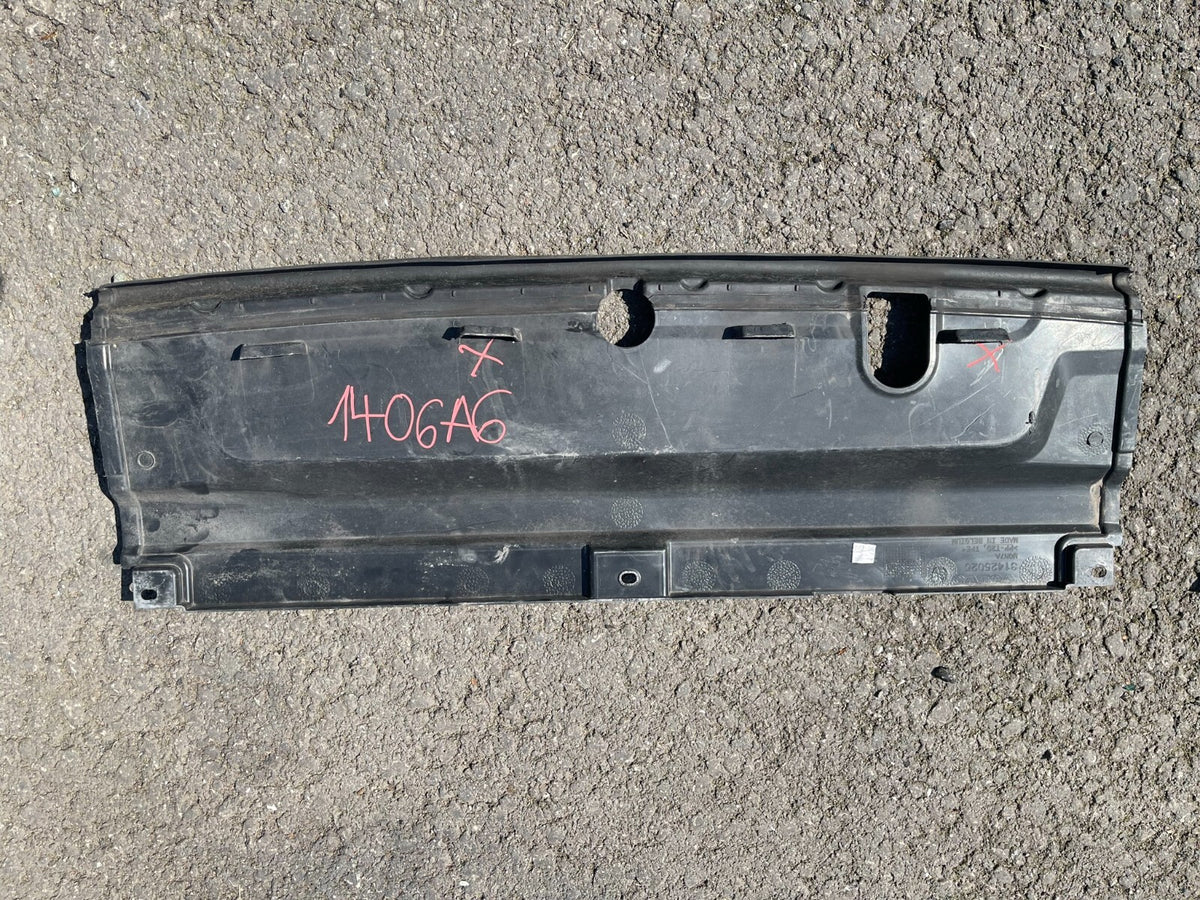 2020 VOLVO V90 D4 Dudukan Radiator Depan Frame Plastik Trim 31425025