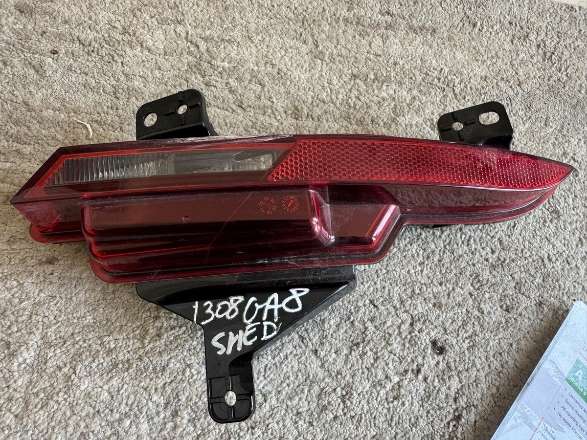 GENUINE RANGE ROVER SPORT L461 RH REAR REVERSE LIGHT REFLECTOR N9X2-15K272-AD