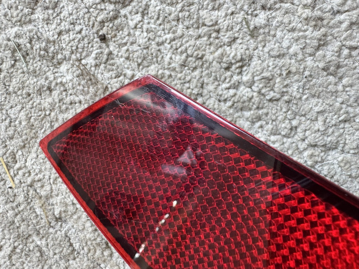 GENUINE POLESTAR 2 REAR BUMPER REFLECTOR LEFT 31698755 2020-2025