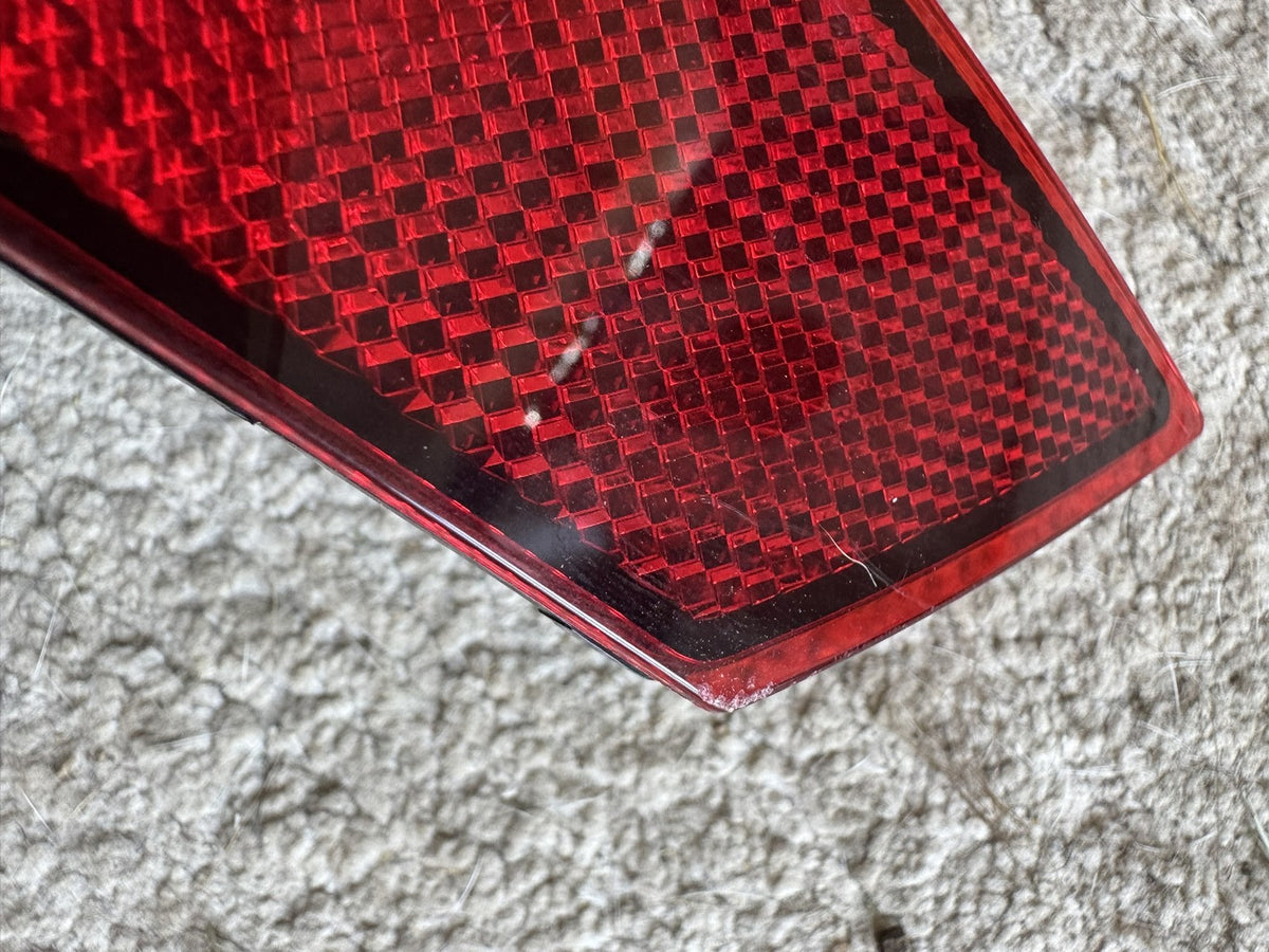 GENUINE POLESTAR 2 REAR BUMPER REFLECTOR LEFT 31698755 2020-2025