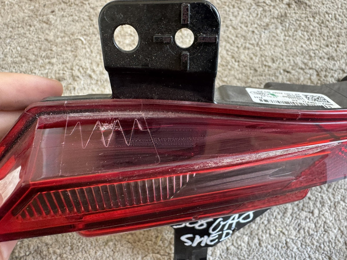 GENUINE RANGE ROVER SPORT L461 RH REAR REVERSE LIGHT REFLECTOR N9X2-15K272-AD