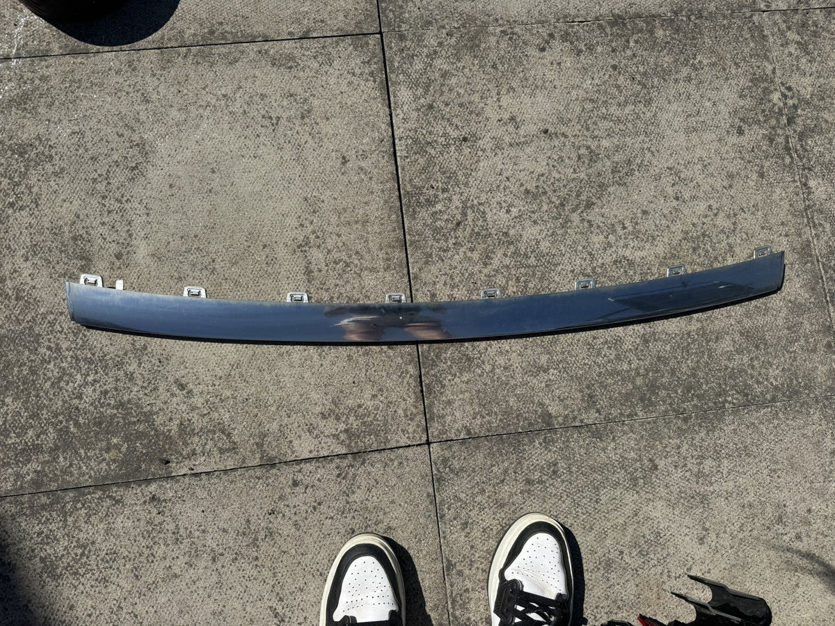 GENUINE MERCEDES C-CLASS W205 FRONT BUMPER CHROME TRIM STRIP A205 885