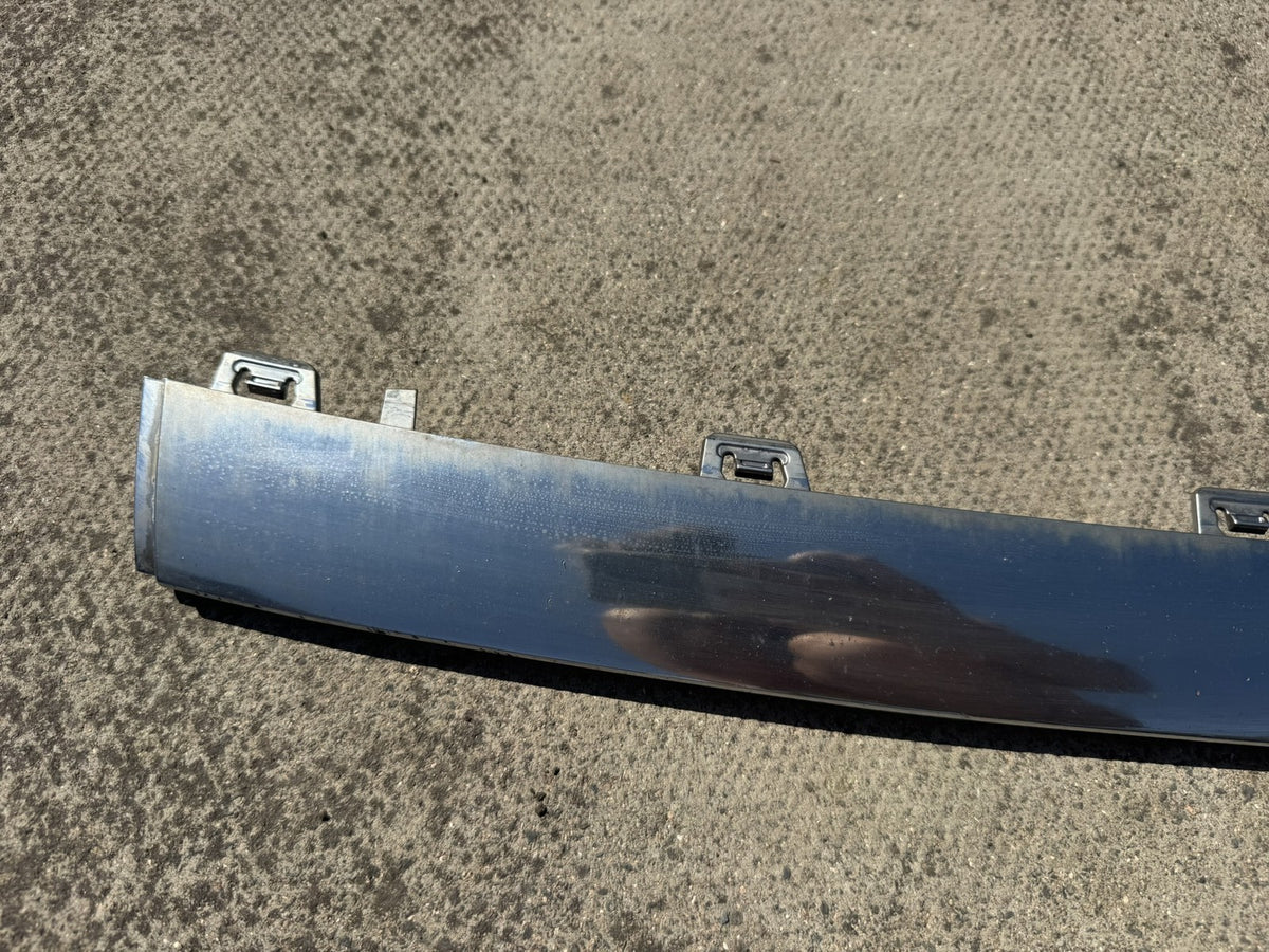 GENUINE MERCEDES C-CLASS W205 FRONT BUMPER CHROME TRIM STRIP A205 885
