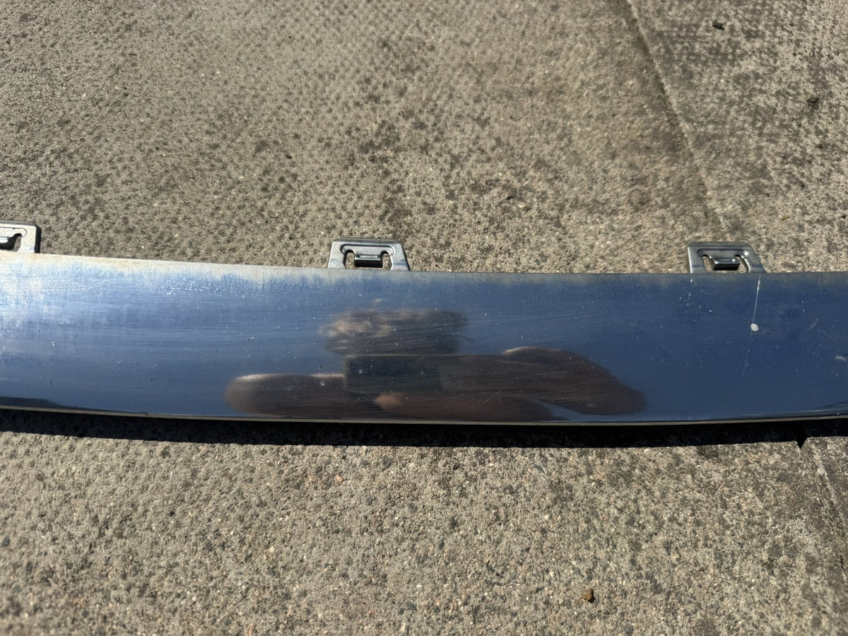 GENUINE MERCEDES C-CLASS W205 FRONT BUMPER CHROME TRIM STRIP A205 885