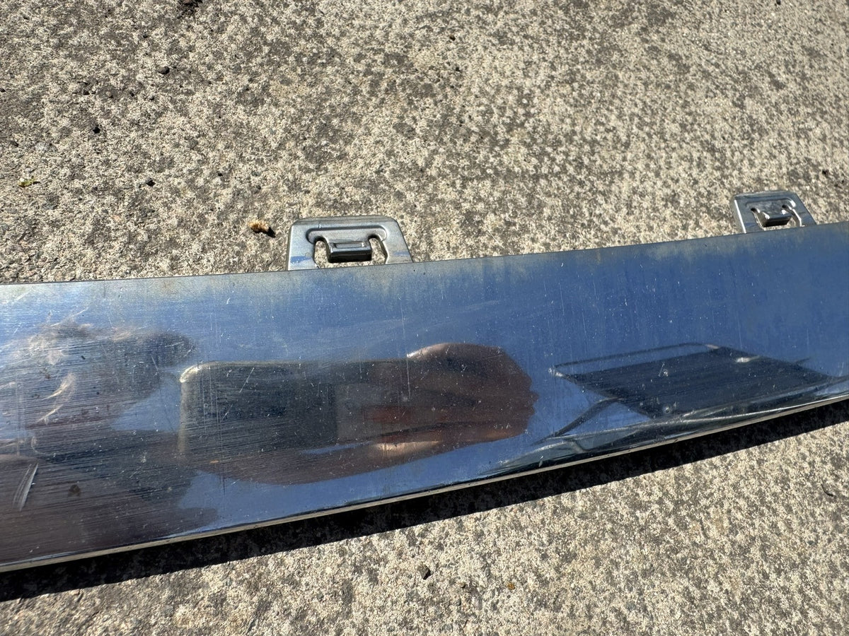 GENUINE MERCEDES C-CLASS W205 FRONT BUMPER CHROME TRIM STRIP A205 885