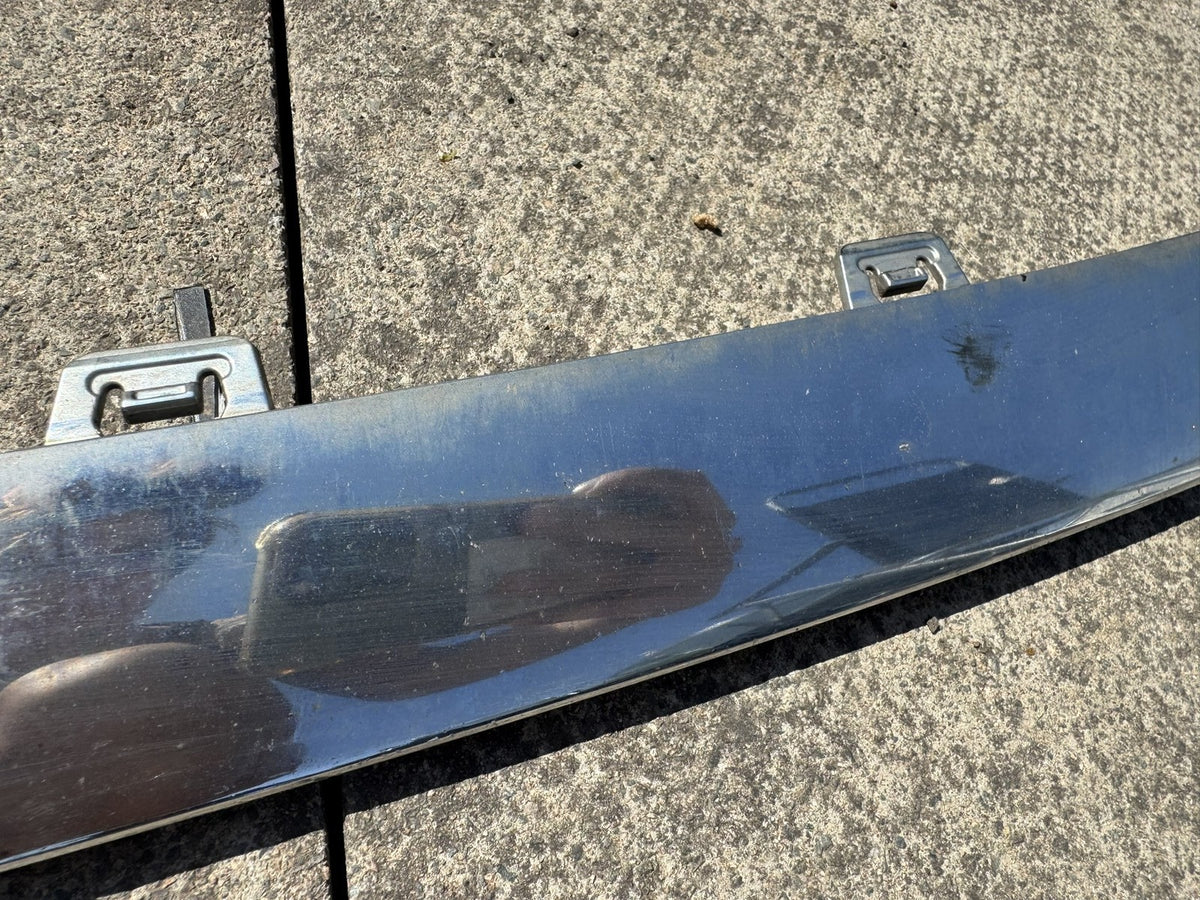 GENUINE MERCEDES C-CLASS W205 FRONT BUMPER CHROME TRIM STRIP A205 885