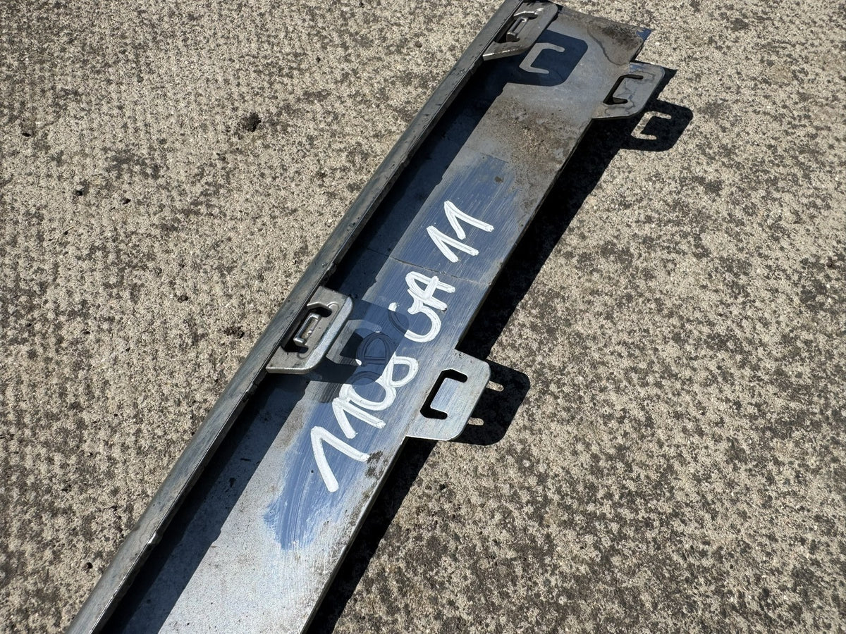 GENUINE MERCEDES C-CLASS W205 FRONT BUMPER CHROME TRIM STRIP A205 885