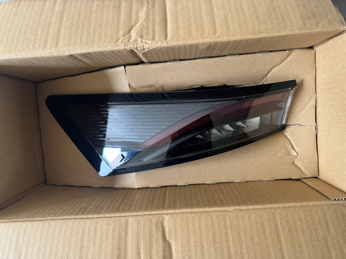 ĐÈN HẬU BÊN TRÁI MỚI CHO NISSAN JUKE/ARIYA 2019-2025 Mã phụ tùng 265555MS0A