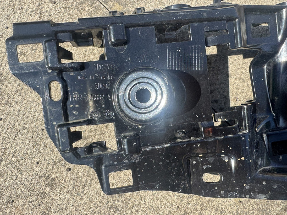 GENUINE LAND ROVER DEFENDER L663 2019-ON REAR LEFT BUMPER BRACKET L8B2-17A882