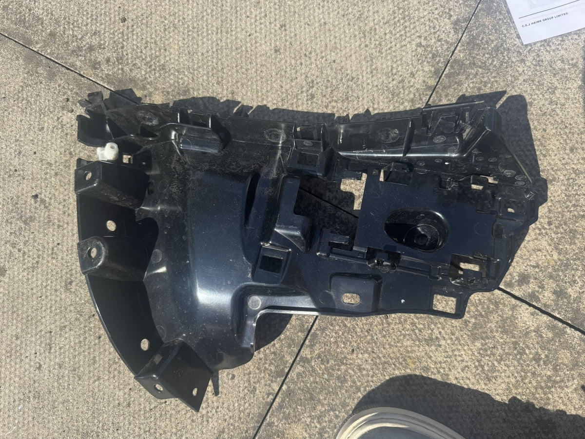 GENUINE LAND ROVER DEFENDER L663 2019-ON REAR LEFT BUMPER BRACKET L8B2-17A882