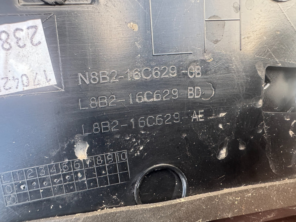 คิ้วฝากระโปรงหน้าซ้าย Land Rover Defender L663 2025 N8B216C629 L8B216C629 T8B216C629