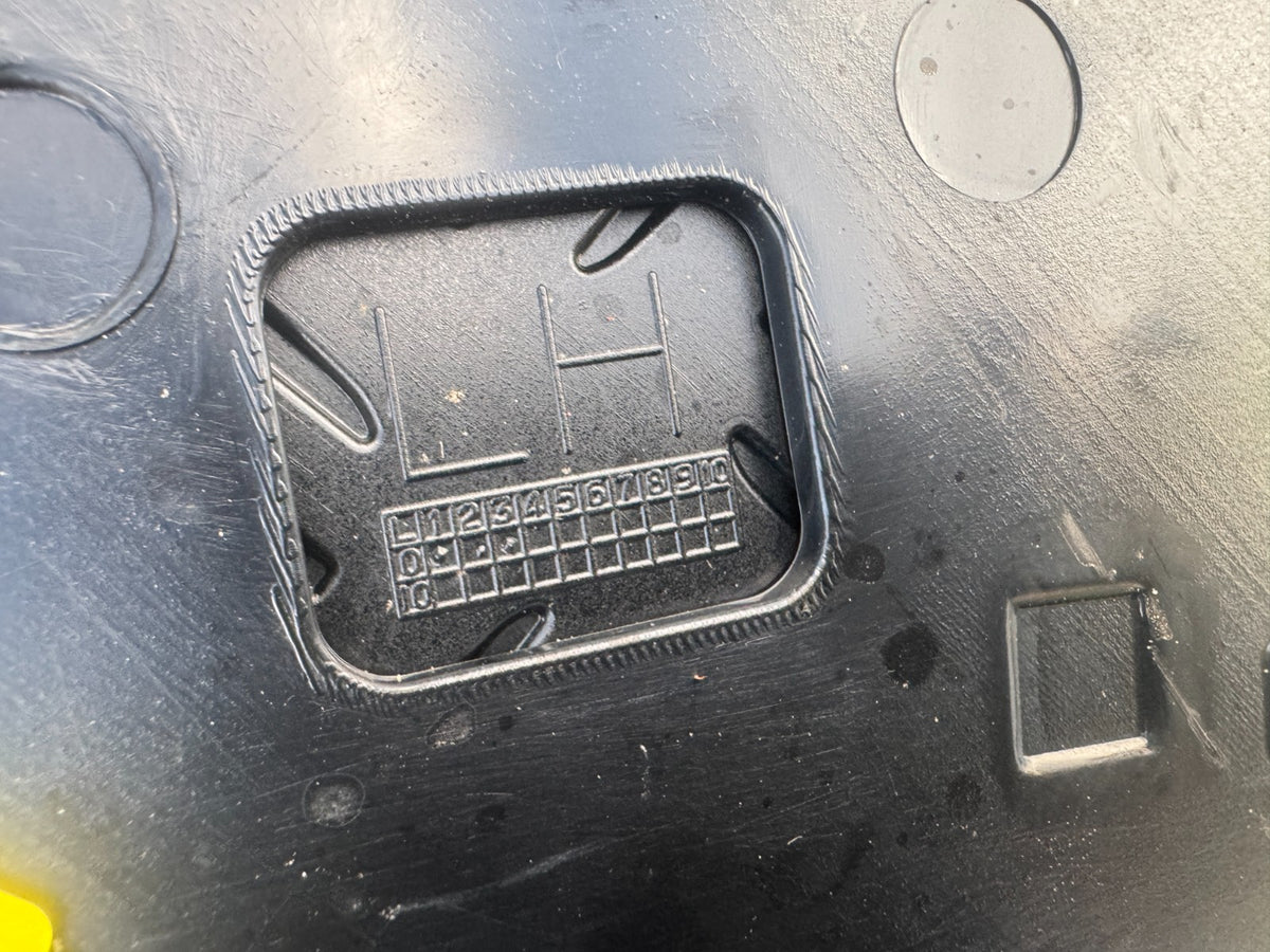 คิ้วฝากระโปรงหน้าซ้าย Land Rover Defender L663 2025 N8B216C629 L8B216C629 T8B216C629