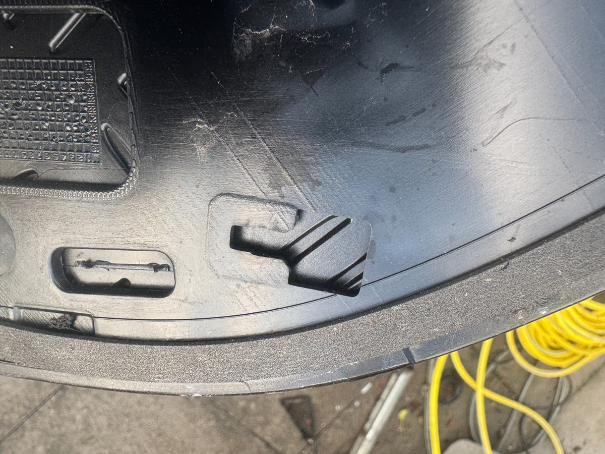 คิ้วฝากระโปรงหน้าซ้าย Land Rover Defender L663 2025 N8B216C629 L8B216C629 T8B216C629